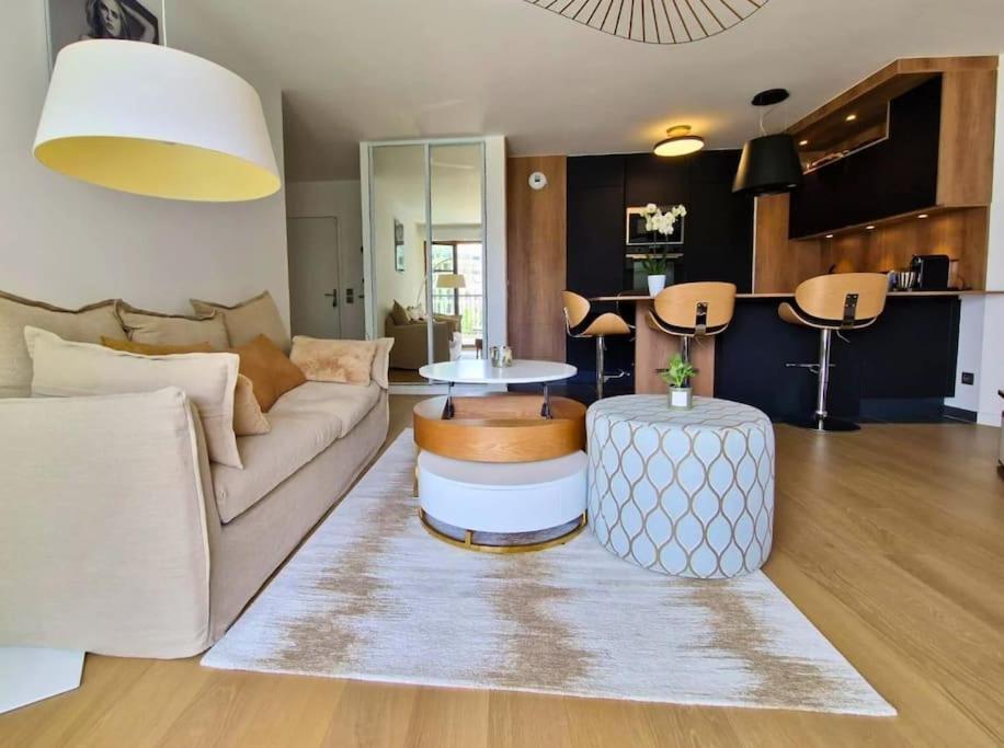 Sublime Appartement 4 Etoiles Neuf T3 Aputeaux 61M2 Proche La Defense, 10M2 De Terrasse Avec Magnifique Vue Luaran gambar