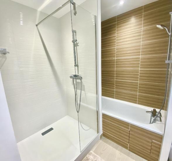 Sublime Appartement 4 Etoiles Neuf T3 Aputeaux 61M2 Proche La Defense, 10M2 De Terrasse Avec Magnifique Vue Luaran gambar